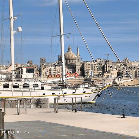 One Bedroom Tea Apartment Il-Gzira Eksteriør billede