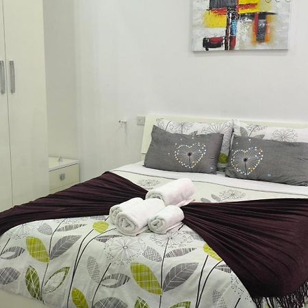 One Bedroom Tea Apartment Il-Gzira Eksteriør billede