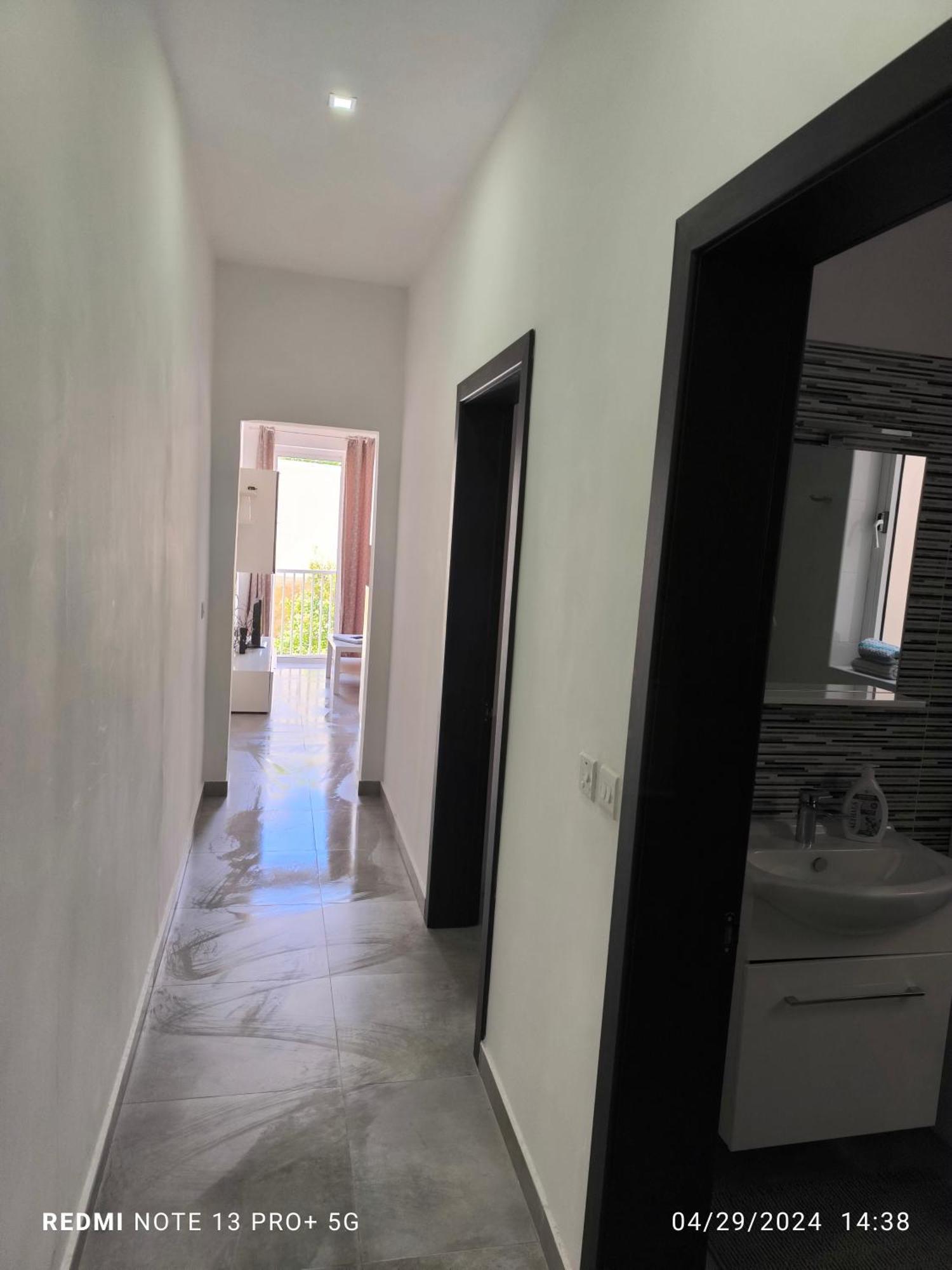 One Bedroom Tea Apartment Il-Gzira Eksteriør billede