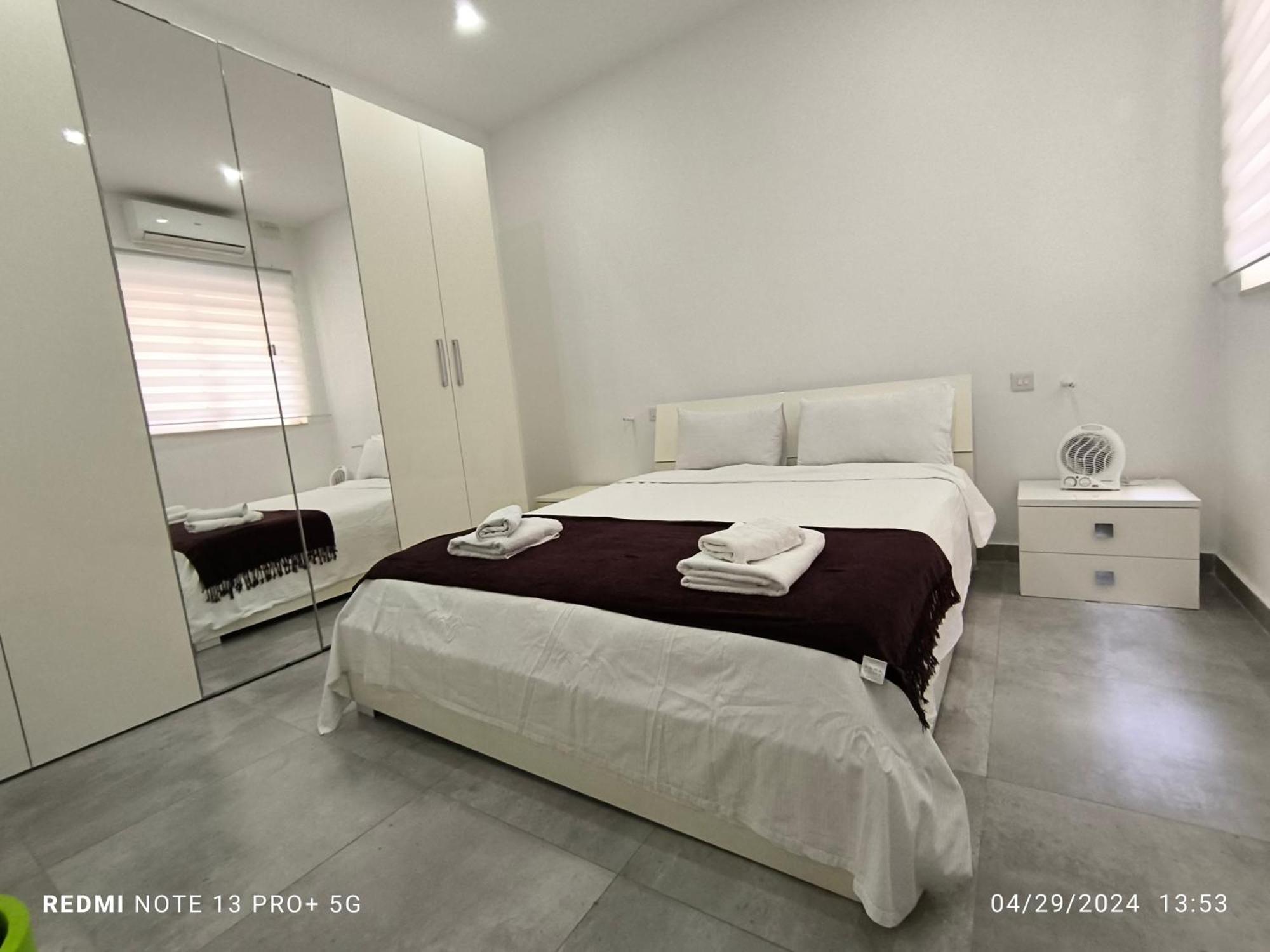 One Bedroom Tea Apartment Il-Gzira Eksteriør billede