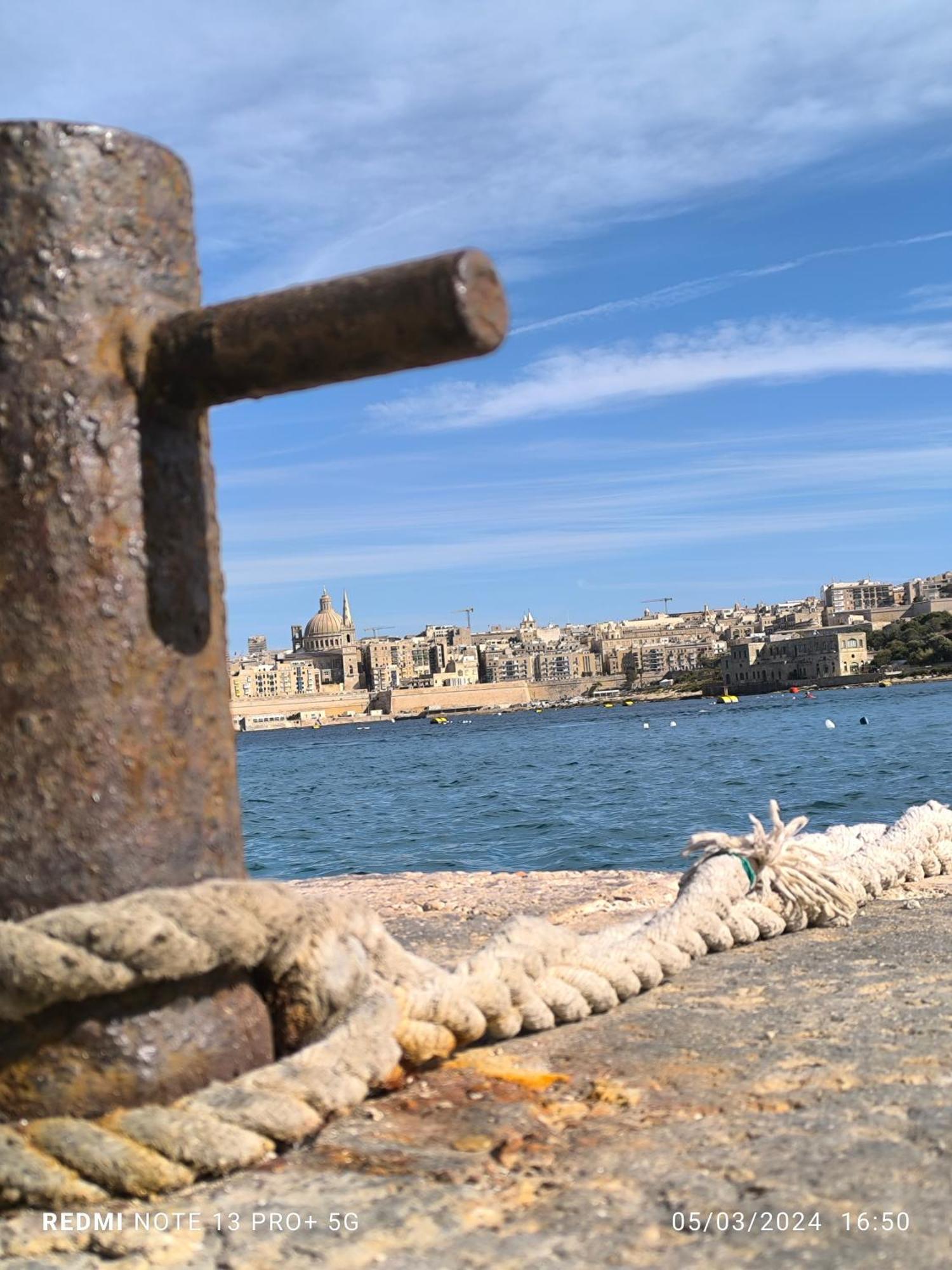 One Bedroom Tea Apartment Il-Gzira Eksteriør billede