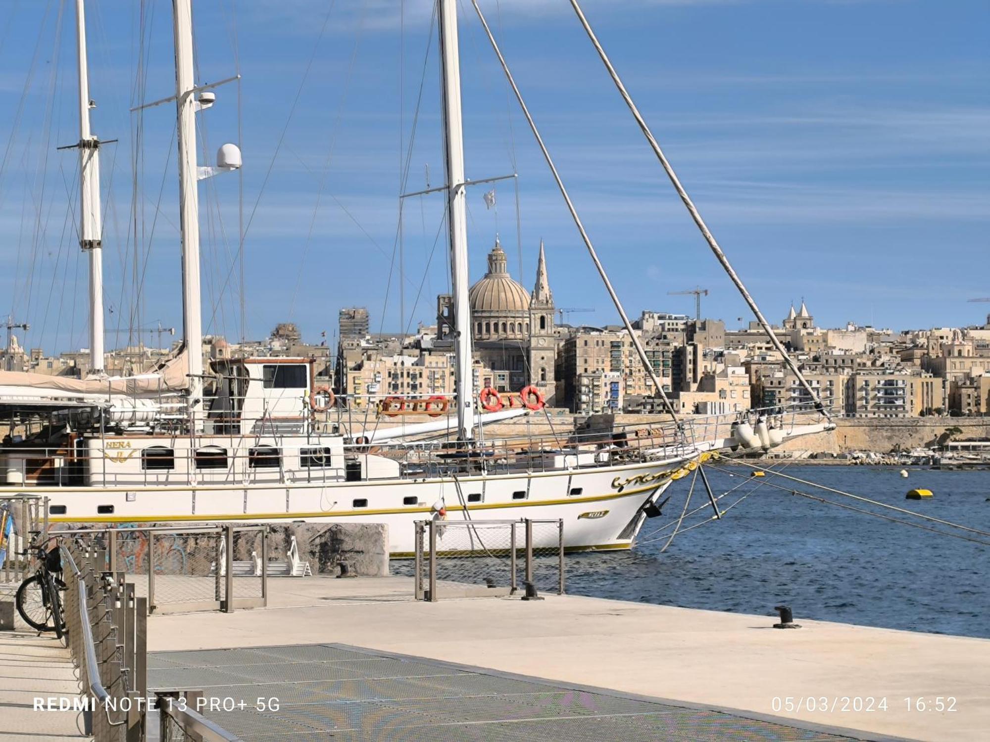 One Bedroom Tea Apartment Il-Gzira Eksteriør billede