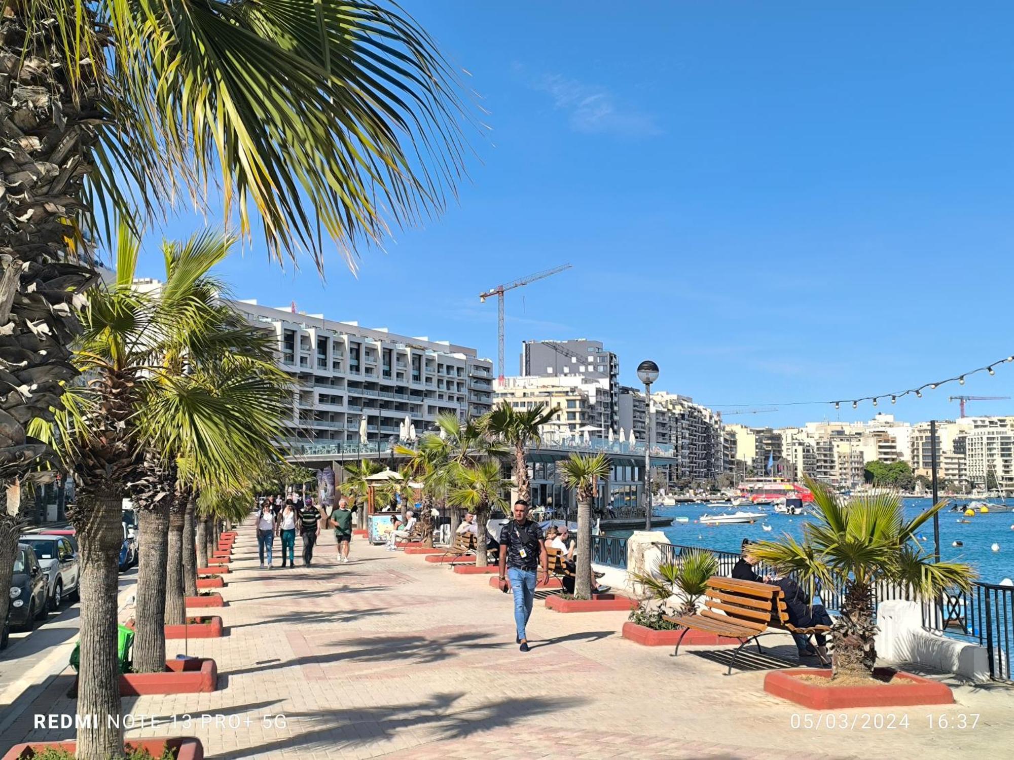 One Bedroom Tea Apartment Il-Gzira Eksteriør billede