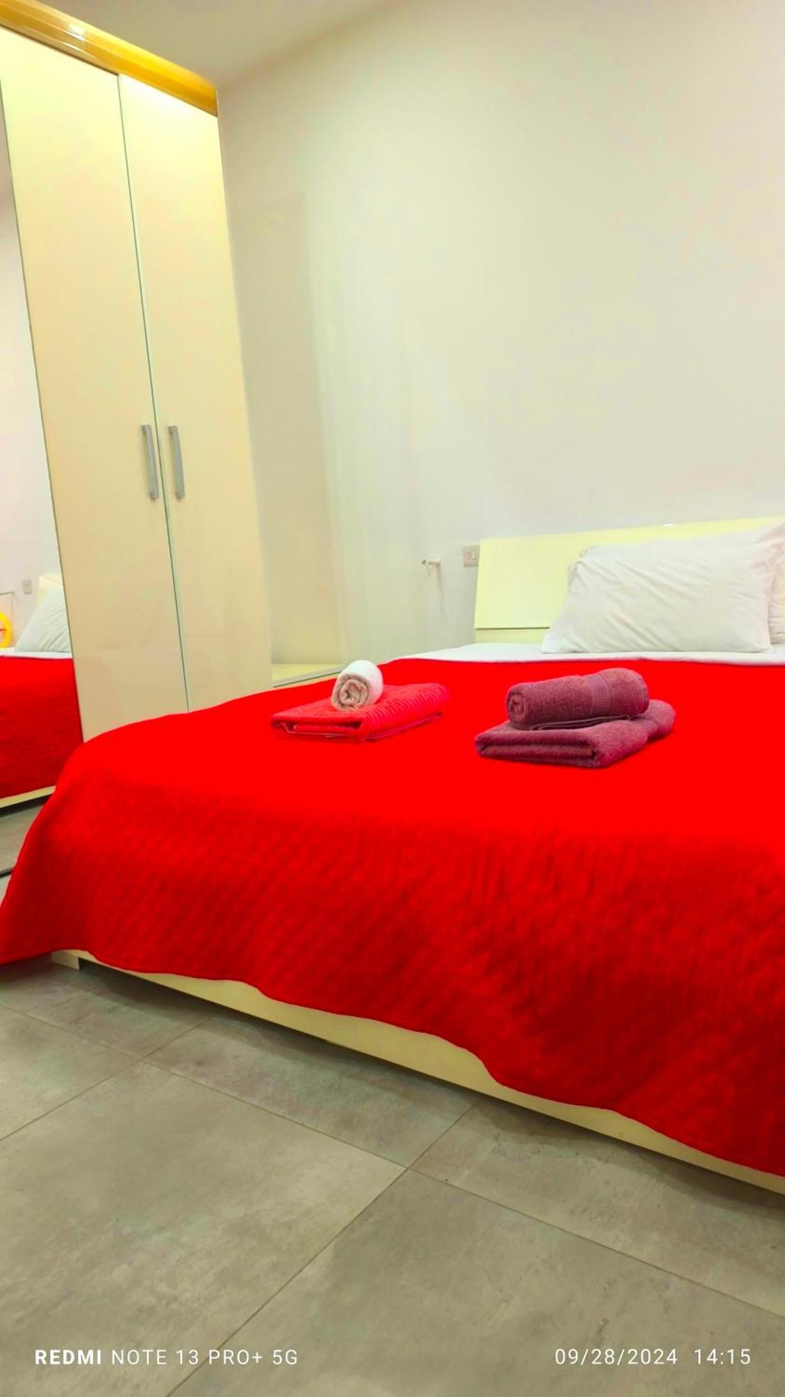 One Bedroom Tea Apartment Il-Gzira Eksteriør billede