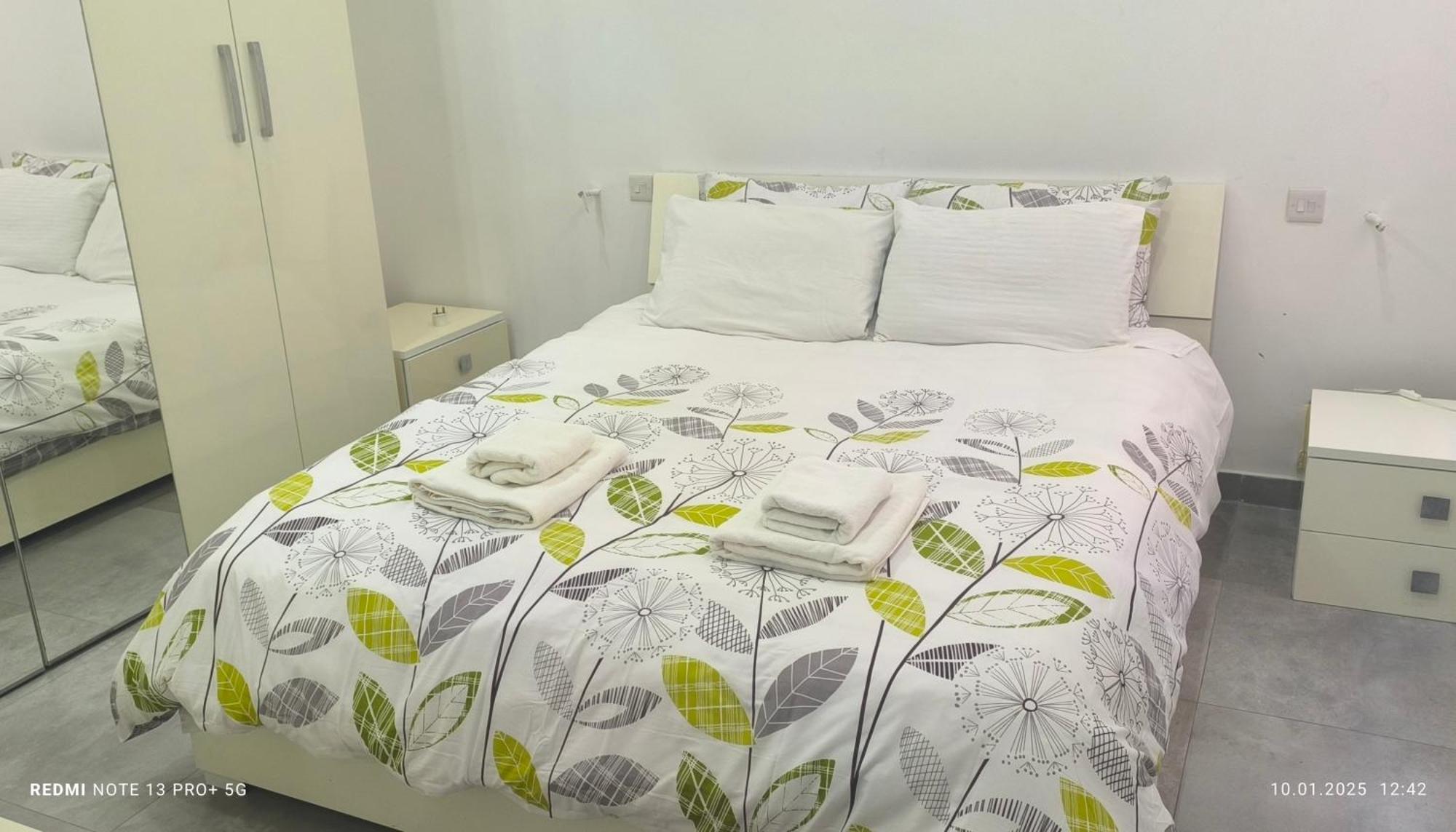 One Bedroom Tea Apartment Il-Gzira Eksteriør billede