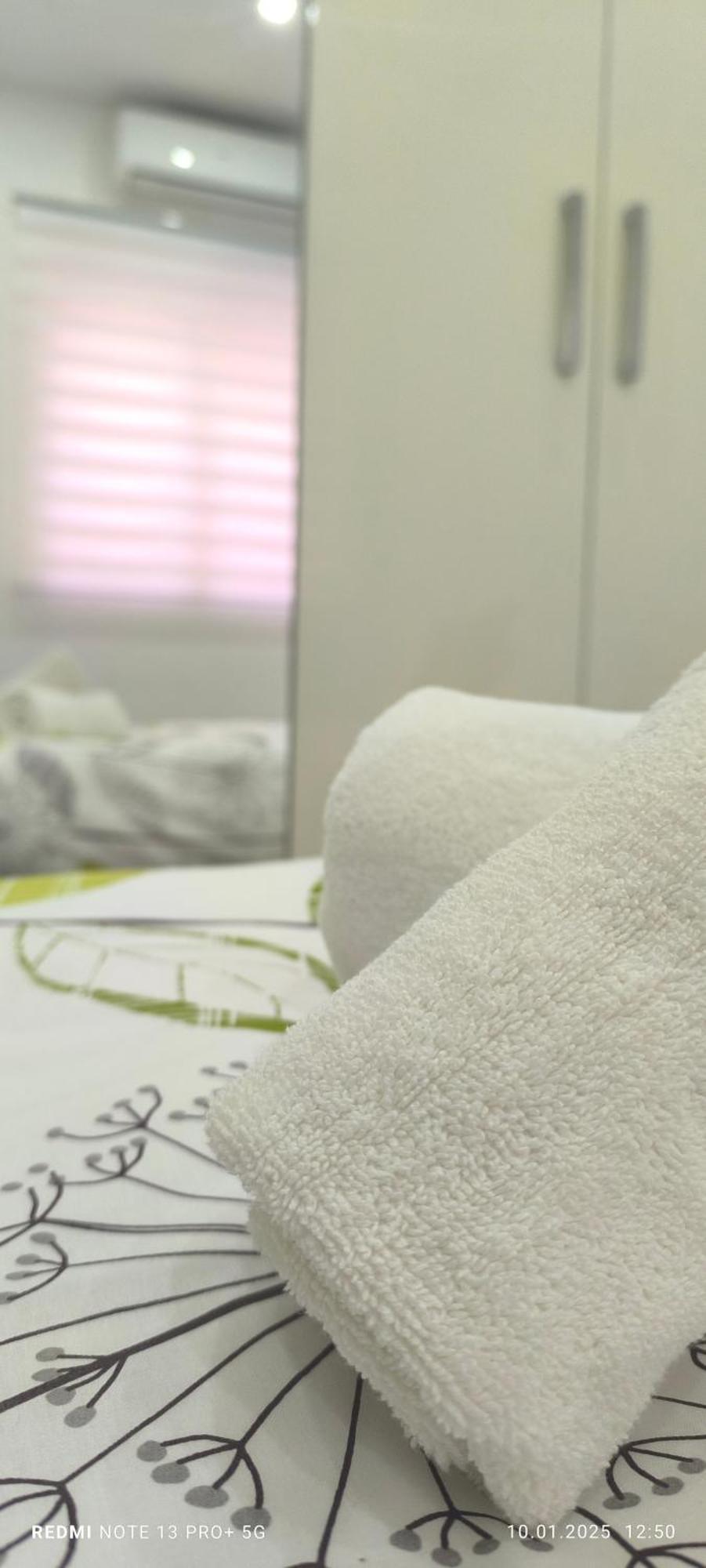 One Bedroom Tea Apartment Il-Gzira Eksteriør billede