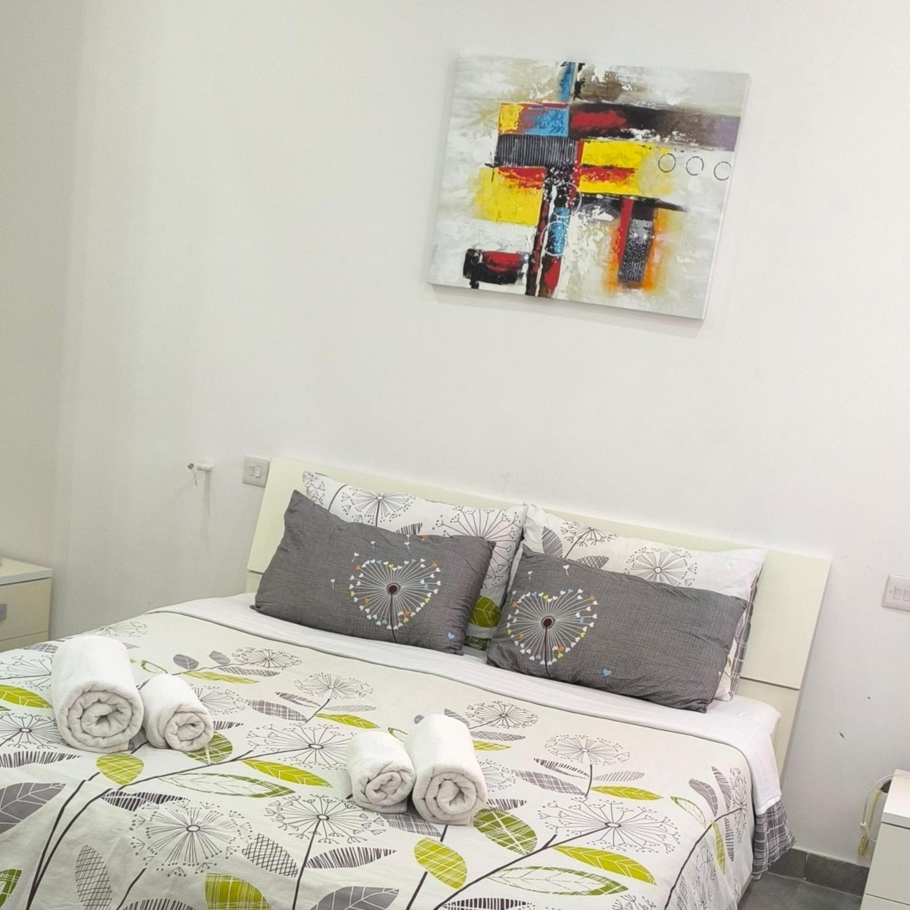 One Bedroom Tea Apartment Il-Gzira Eksteriør billede
