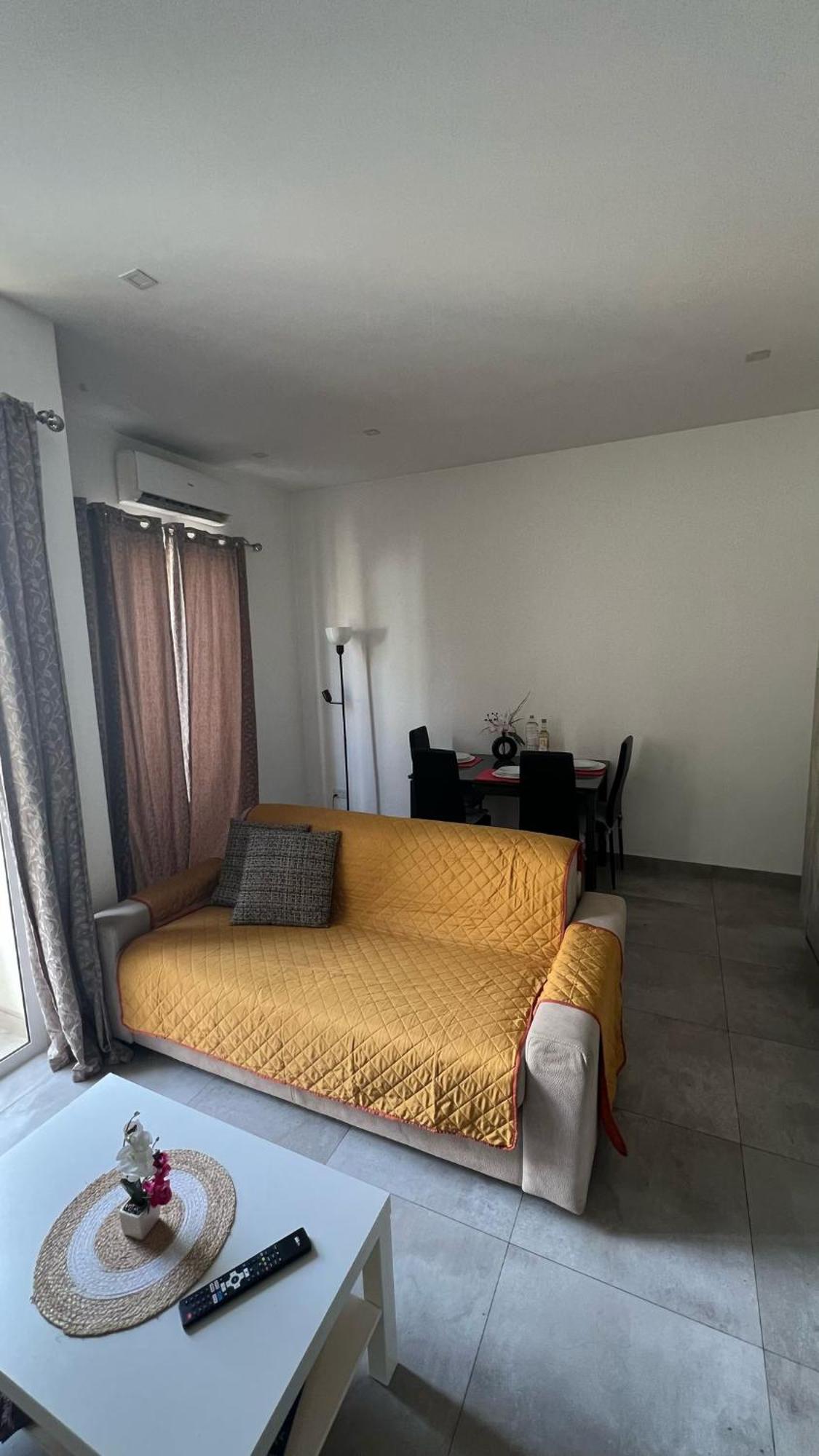 One Bedroom Tea Apartment Il-Gzira Eksteriør billede